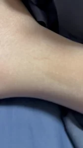 把肉丝母狗压在下面拍丝袜小脚小骚穴鸡巴插小嘴
