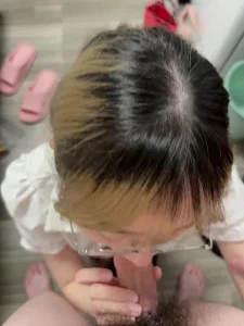 （原创）极品眼镜反差女友小出租屋四处皆为战场